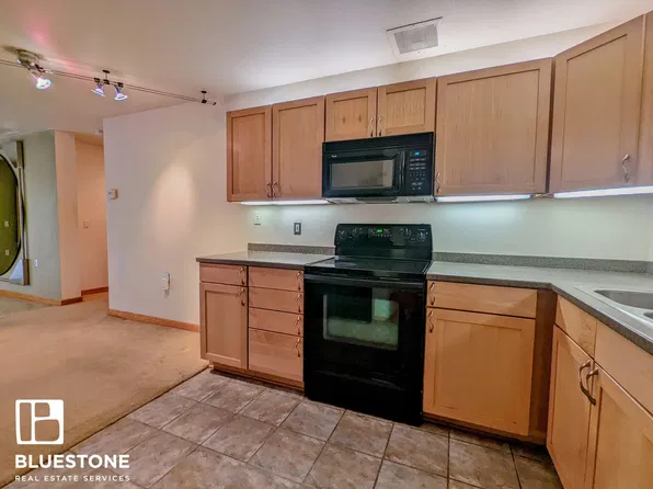940 NW Naito Pkwy APT L14, Portland, OR 97209