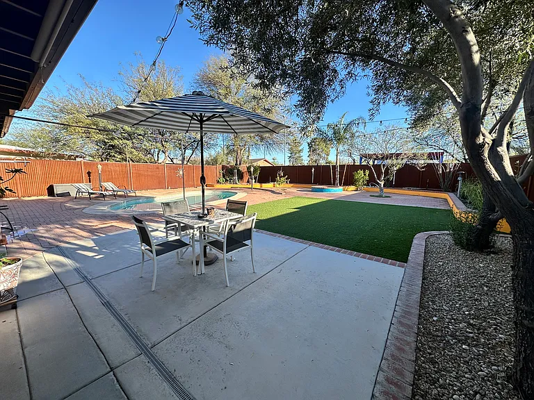 5836 E Lee St — Photo 1