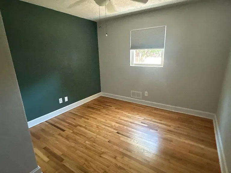 2831 21st St NE — Photo 6
