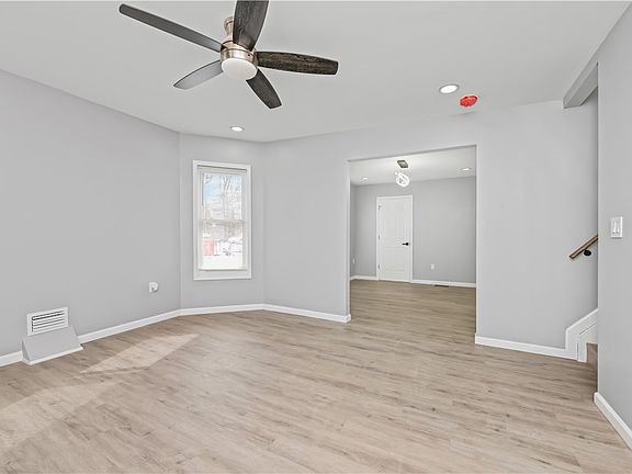 5th image of 139 Hawley St