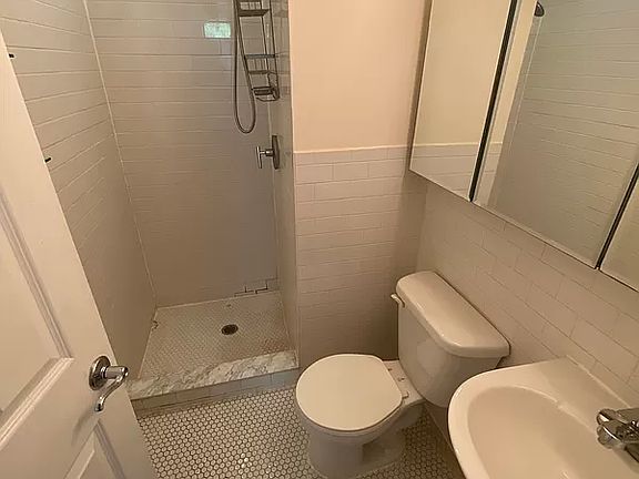 4th image of 306 W 22nd St APT 2C