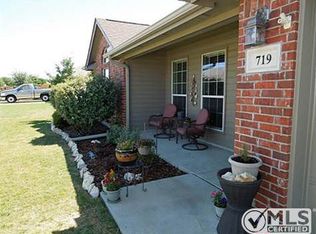 719 Park Ridge Dr, Cleburne, TX 76033