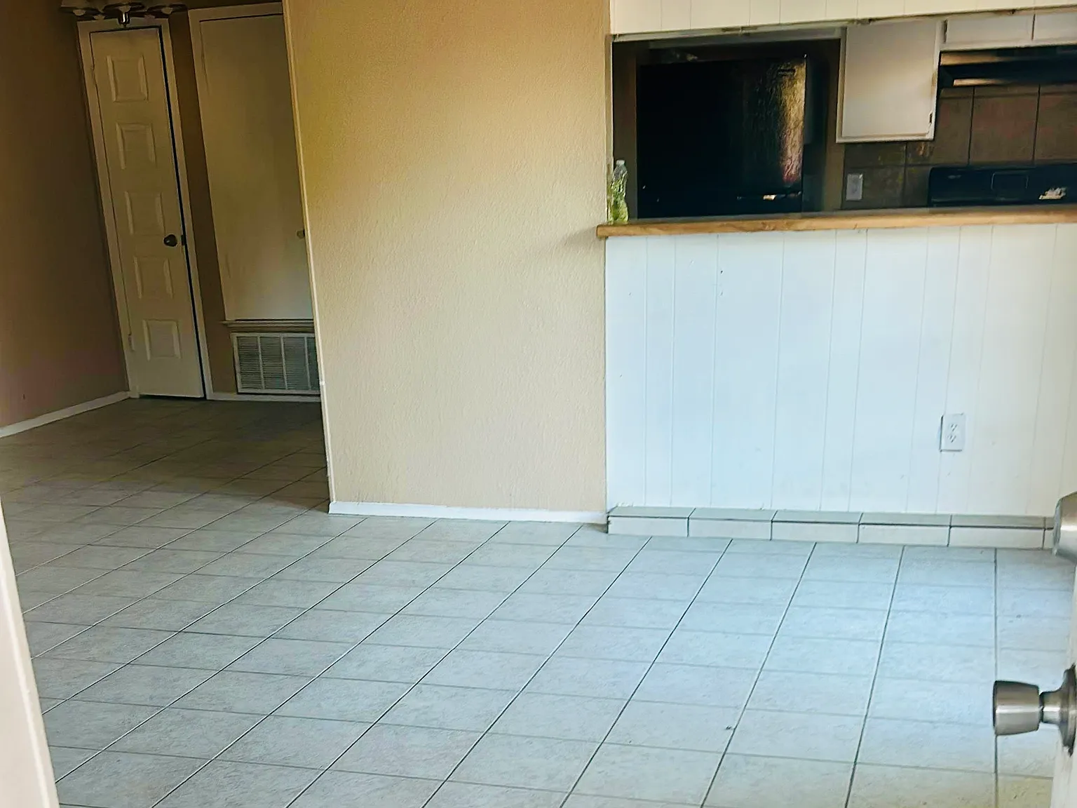 2 bed, 900 sqft, $1,400 — Photo 3