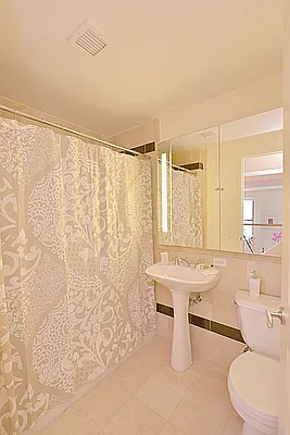 Sold by New York Residence | media 19
