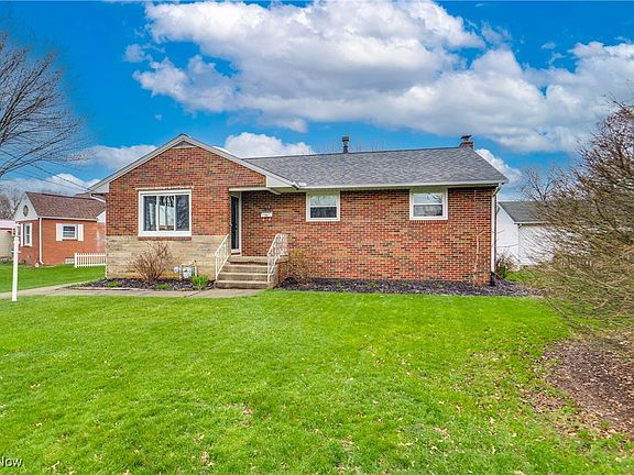 3rd image of 928 Parkview Dr