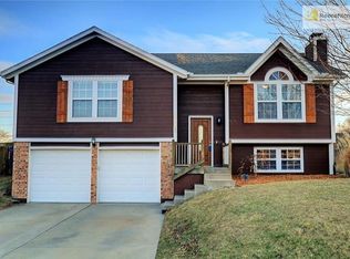 2213 SE 7th St, Lees Summit, MO 64063