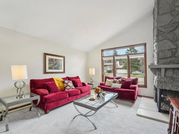 3495 Rolling View Ct, White Bear Lake, MN 55110