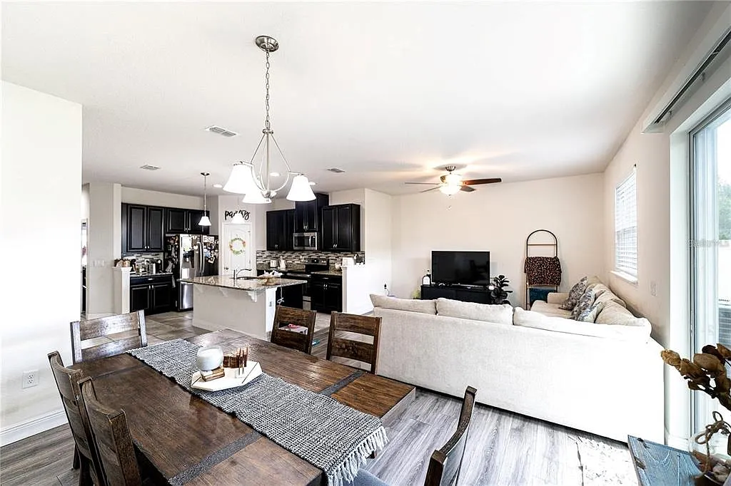 3 bed, 2.5 bath, 1747 sqft, $2,250 — Photo 2