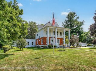 317 S Clinton St, Stockbridge, MI 49285