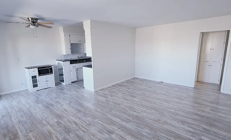 913 E Grand Ave #6 — Photo 3