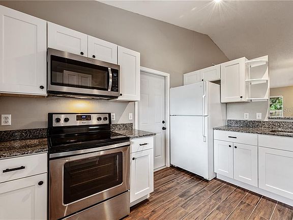 5th image of 3520 Erie Ct