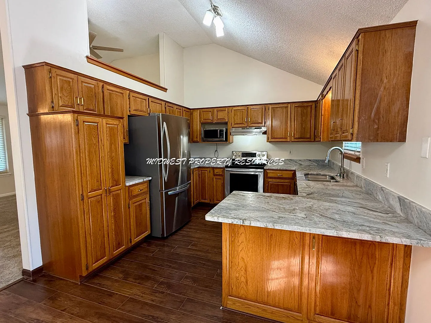 Beautiful 3 Bedroom Home in Raymore — Photo 3