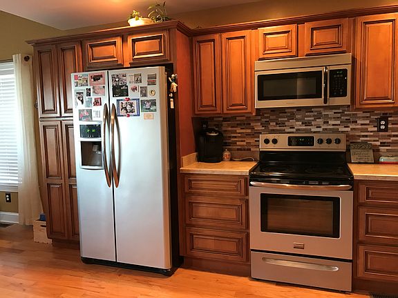 2nd image of 1073 Twin Oaks Blvd