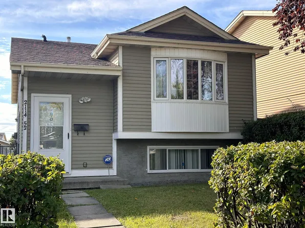 2114 52nd St NW, Edmonton, AB T6L 4T6