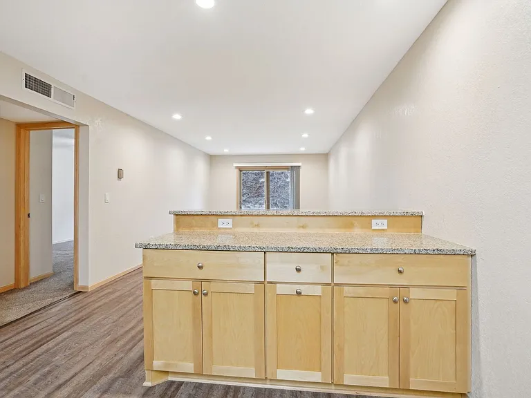 Larpenteur Estates Apartments — Photo 17
