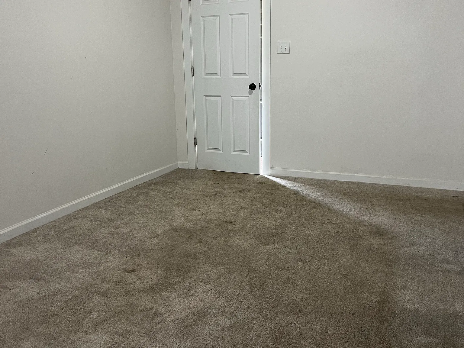 4 3721 Lasalle St APT B — Photo 2