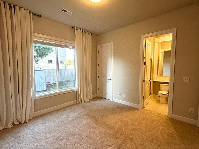 5622 NE 2nd Ct — Photo 22