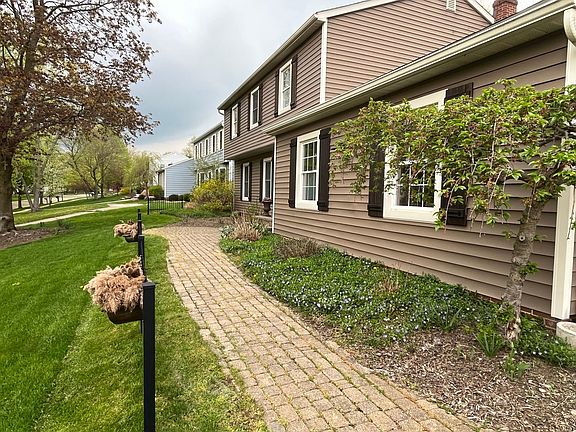 3rd image of 71 Parmelee Dr