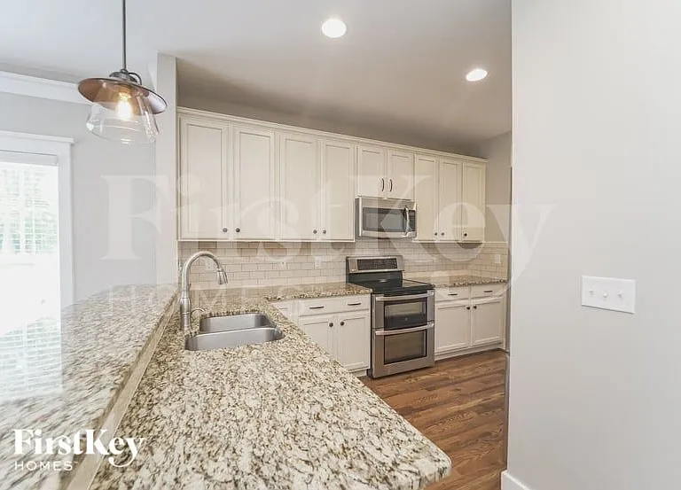 355 Spring St — Photo 6