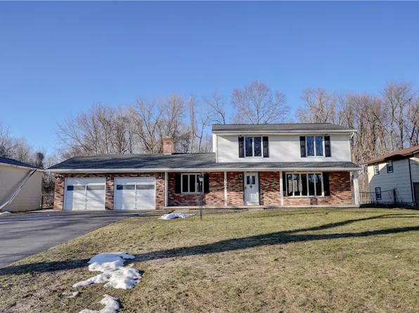 120 Lantern Ln, Rochester, NY 14623