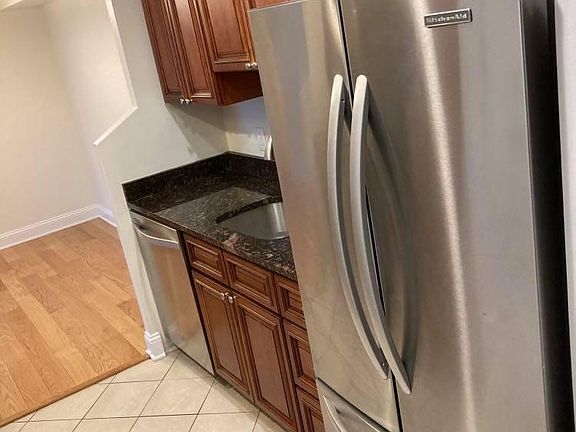 Kitchen - fridge, sink, dishwasher