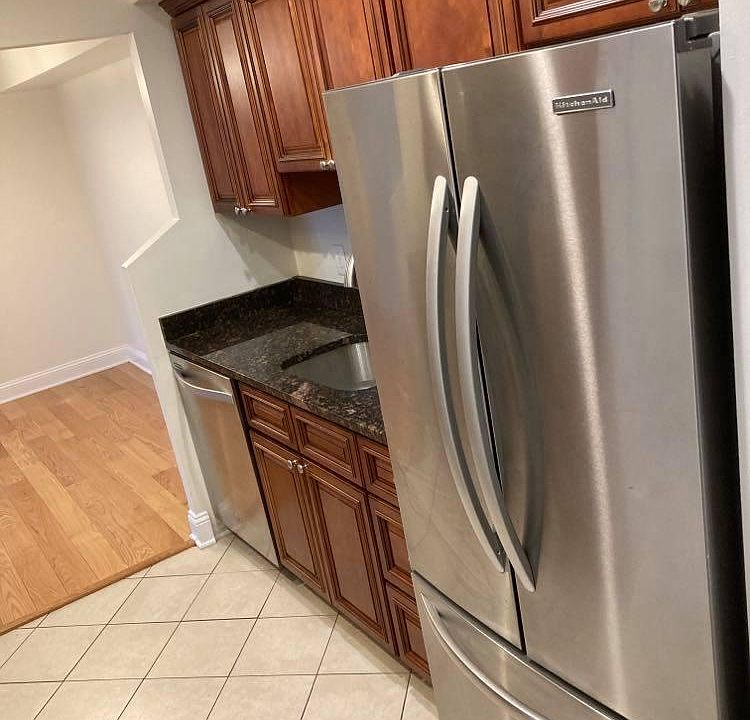 Kitchen - fridge, sink, dishwasher