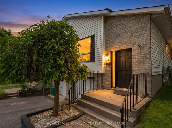 8 Trillium Ct, Kingston, ON K7K 6W9