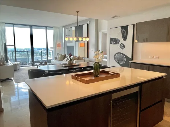 88 SW 7th St APT 2404, Miami, FL 33130