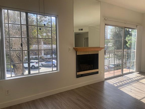 4th image of 14323 Sylvan St APT 208