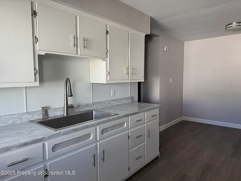 152 Drakes Ln — Photo 5
