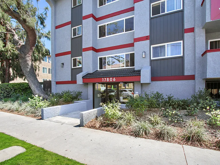Valleywood Apartments — Photo 41