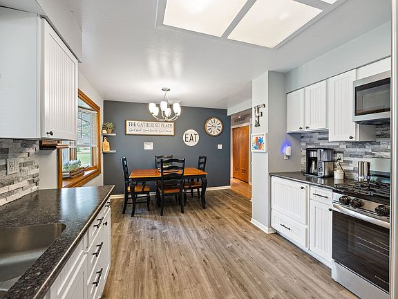 3rd image of 948 Carswell Ct