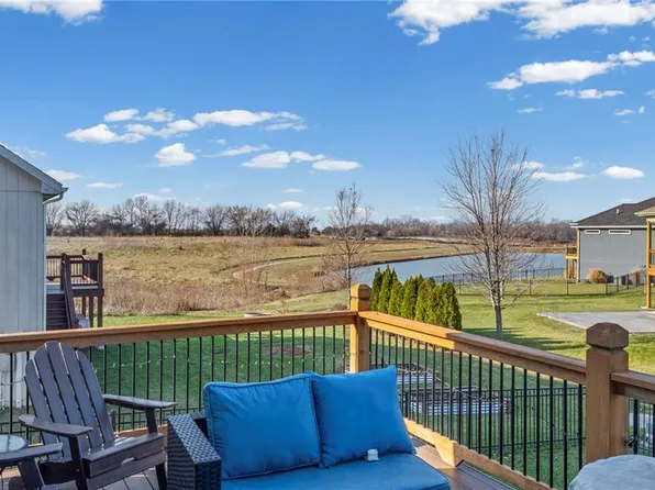 18526 W 194th Ter, Spring Hill, KS 66083