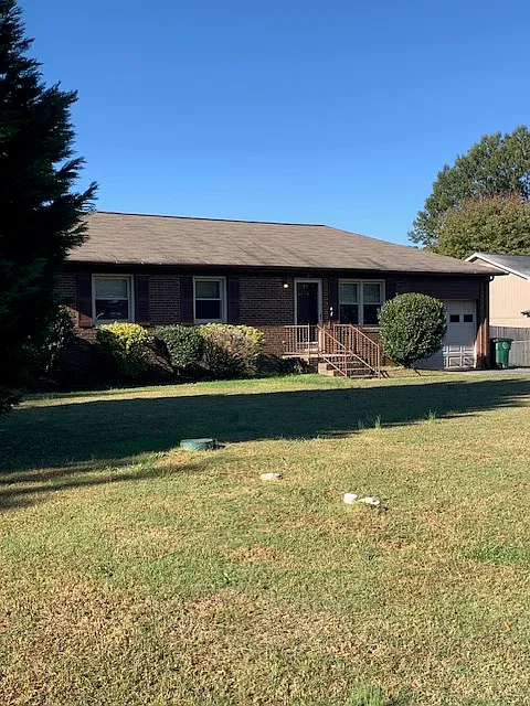 3 bed, 1000 sqft, $1,895 — Photo 2