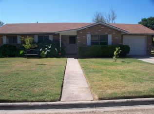 617 Farrel Cres, Uvalde, TX 78801