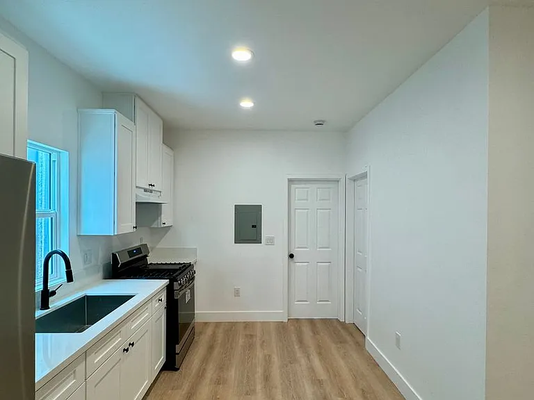 5250 Los Altos Plaza — Photo 4