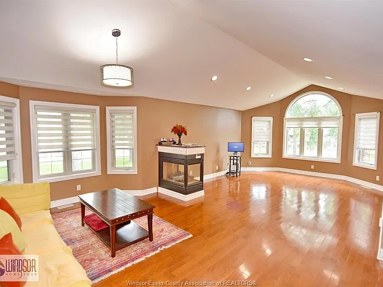 4305 Casgrain Dr #UPPER — Photo 12