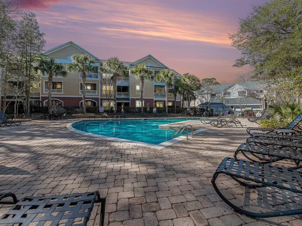 250 Seven Farms Dr Unit 302, Daniel Island, SC 29492