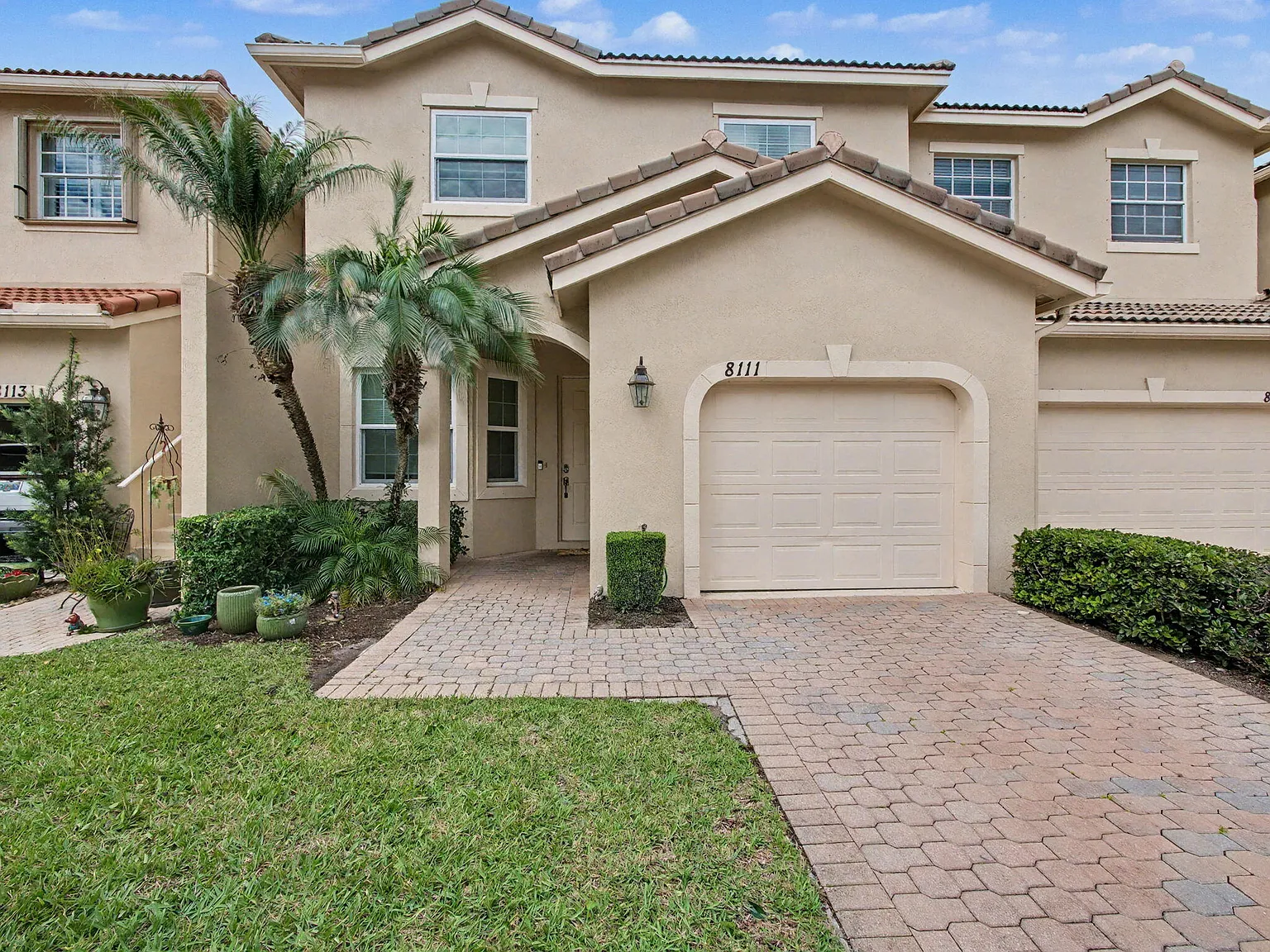 3 bed, 2.5 bath, 1973 sqft, $3,000 — Photo 2
