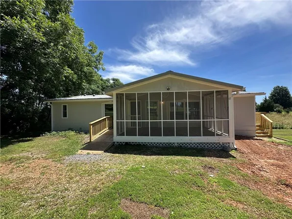 61 Oak Leaf Ct, Pendergrass, GA 30567