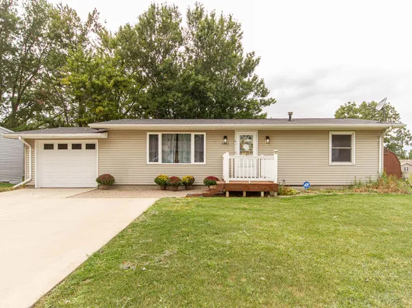 5523 Northwood Ct, Dubuque, IA 52002