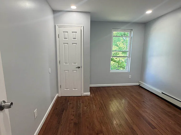 3708 Dyre Ave #1 — Photo 11