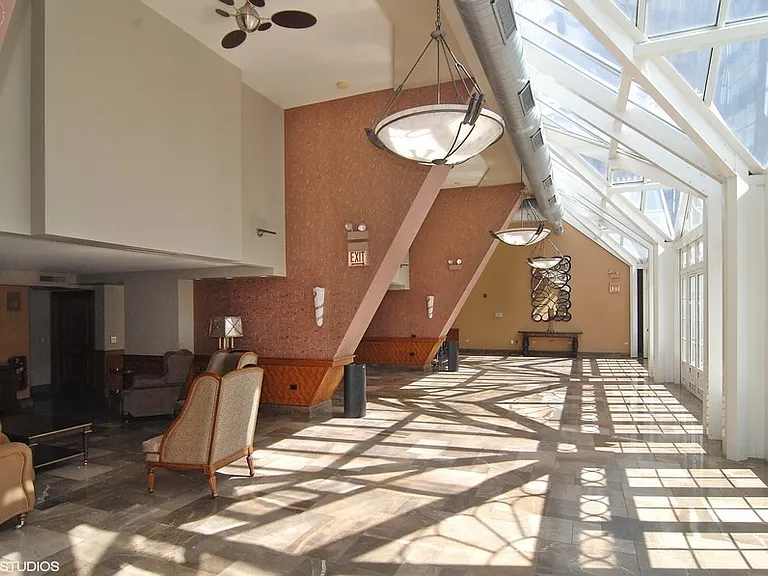 111 E Chestnut St #25F — Photo 15