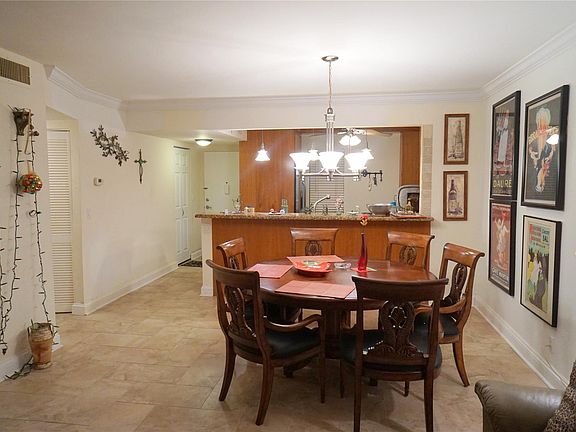 3rd image of 2851 Somerset Drive #103
