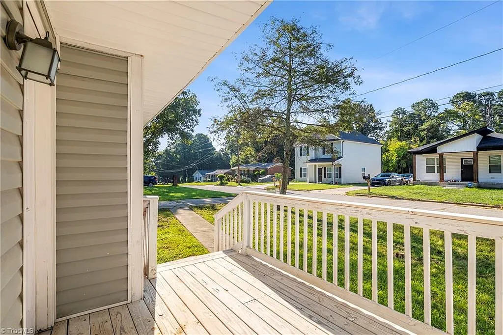 3 bed, 2.0 bath, $1,600 — Photo 3