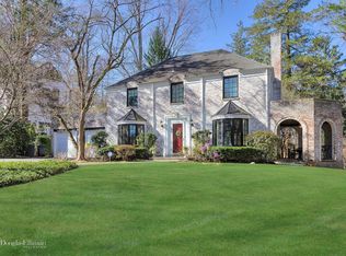 5 Crown Top Rd, Manhasset, NY 11030