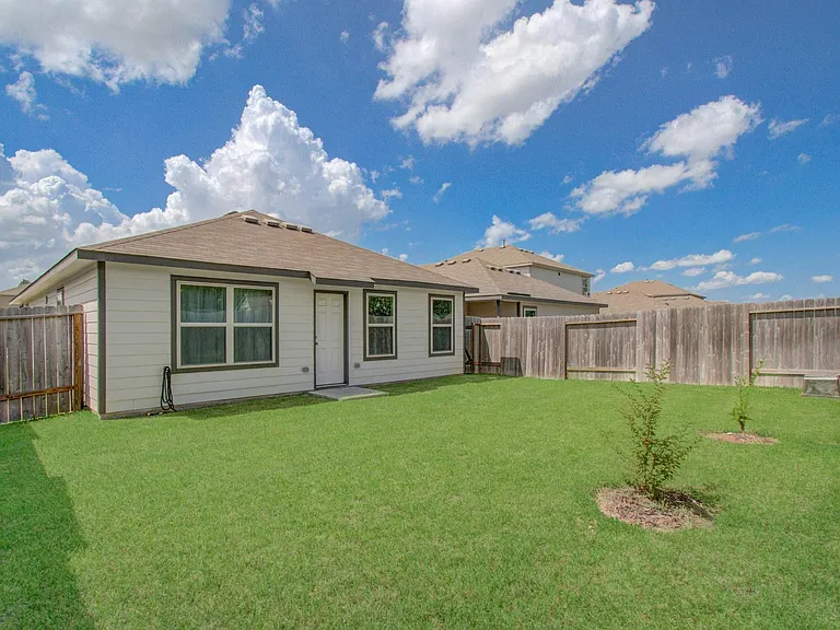 2030 Brixham Bluff Ln — Photo 29