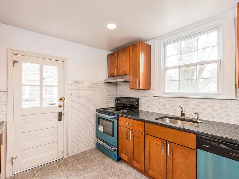 1478 Braddock Ln — Photo 3