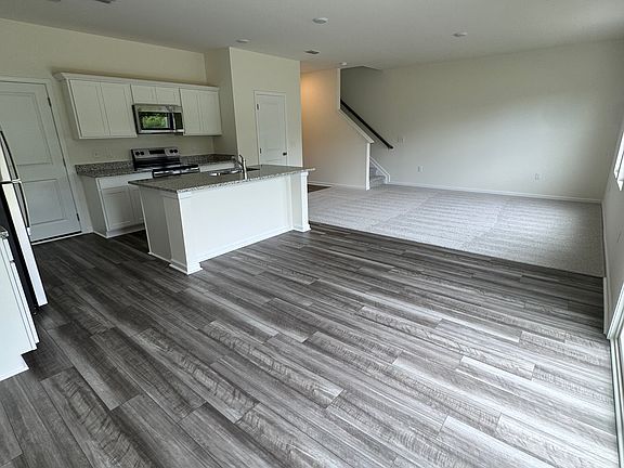 4th image of 181 Snowdrop Ave