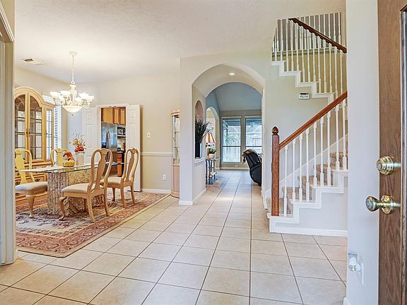 INVITING FRONT ENTRY
